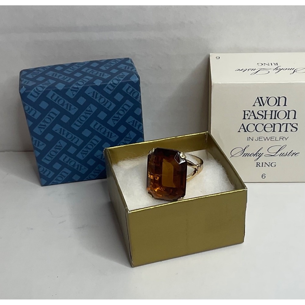 1978 Avon "Smoky Lustre" Ring Sz.6 Faceted Large Topaz Gold-tone Cocktail